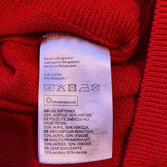 Red Cropped Hoodie Sweater - Picture 6 of 6